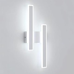 Comparativa de materiales en apliques de pared: metal frente a madera